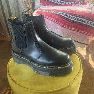 Dr. Martens 2976 Platform Chelsea Boot